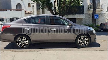 Nissan Versa Advance Aut usado (2016) color Gris Oscuro precio $180,000