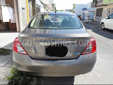 Nissan Versa Advance usado (2012) color Acero precio $90,000