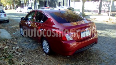 foto Nissan Versa Sense Aut usado (2019) color Rojo Nacarado precio $820.000
