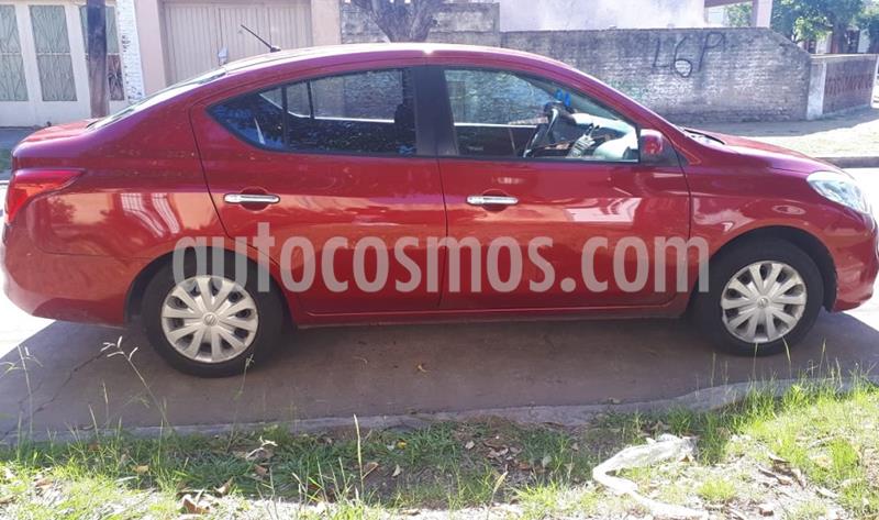 Nissan Versa Visia usado (2013) color Rojo Tinto precio $685.000