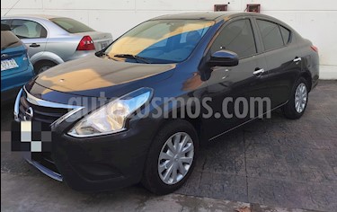 Nissan Versa Sense usado (2017) color Gris Oscuro precio $699.900