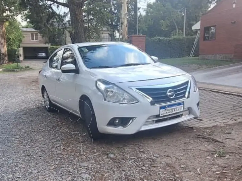 Foto Nissan Versa Sense usado (2018) color Blanco precio $14.500.000