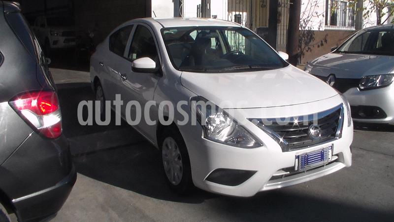 foto Nissan Versa Sense usado (2018) color Blanco precio $849.900