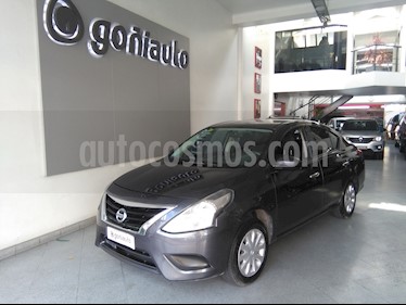 Nissan Versa Sense Mt usado (2018) color Gris Oscuro precio $690.000