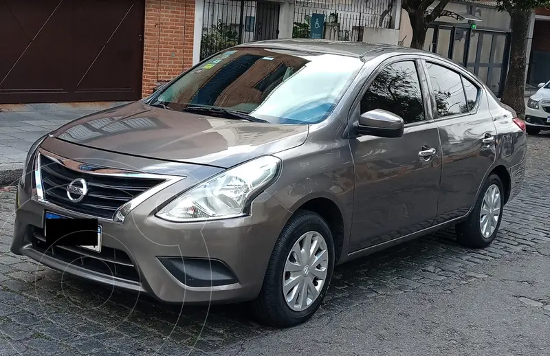 Foto Nissan Versa Sense usado (2018) color Gris precio $14.500.000