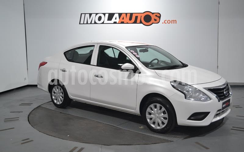 foto Nissan Versa Sense Aut usado (2018) color Blanco precio $990.000