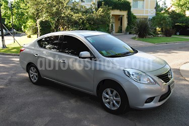 Nissan Versa Advance usado (2014) color Gris precio $400.000