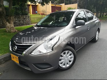 Foto venta Carro Usado Nissan Versa Drive (2018) color Gris