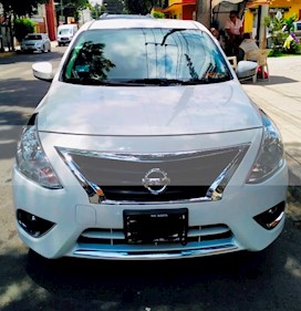 foto Nissan Versa Exclusive NAVI Aut usado (2019) color Blanco precio $249,900