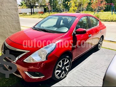 Nissan Versa Exclusive NAVI Aut usado (2015) color Rojo precio $165,000