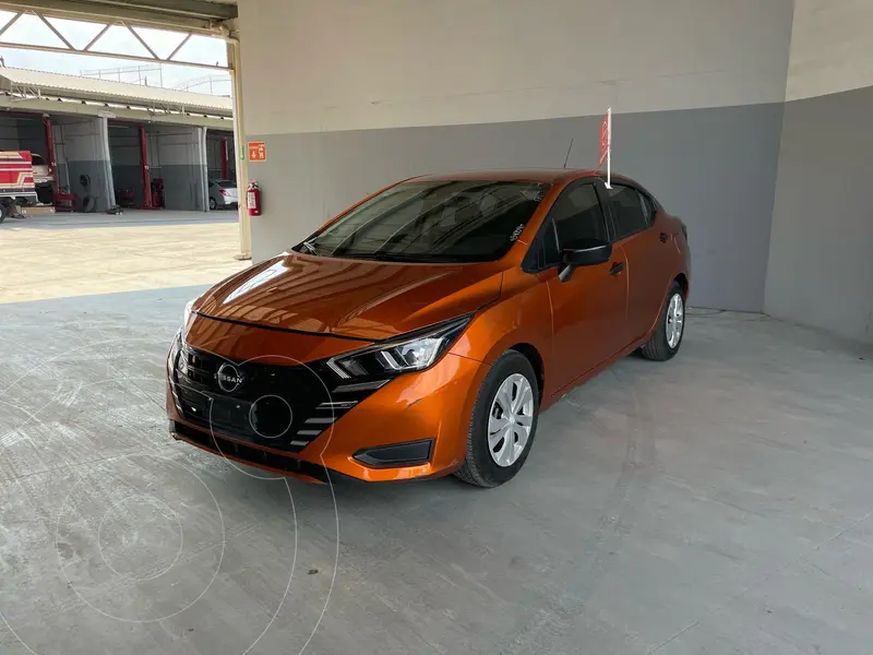 Foto Nissan Versa Sense Aut usado (2023) color Naranja financiado en mensualidades(enganche $105,640 mensualidades desde $5,041)