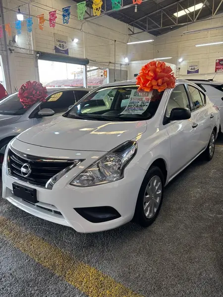 Foto Nissan Versa Sense usado (2017) color Blanco precio $177,800