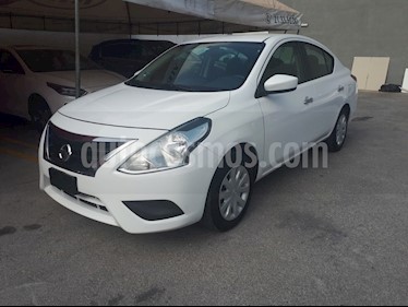 Foto Nissan Versa Sense Aut usado (2017) color Blanco precio $175,000