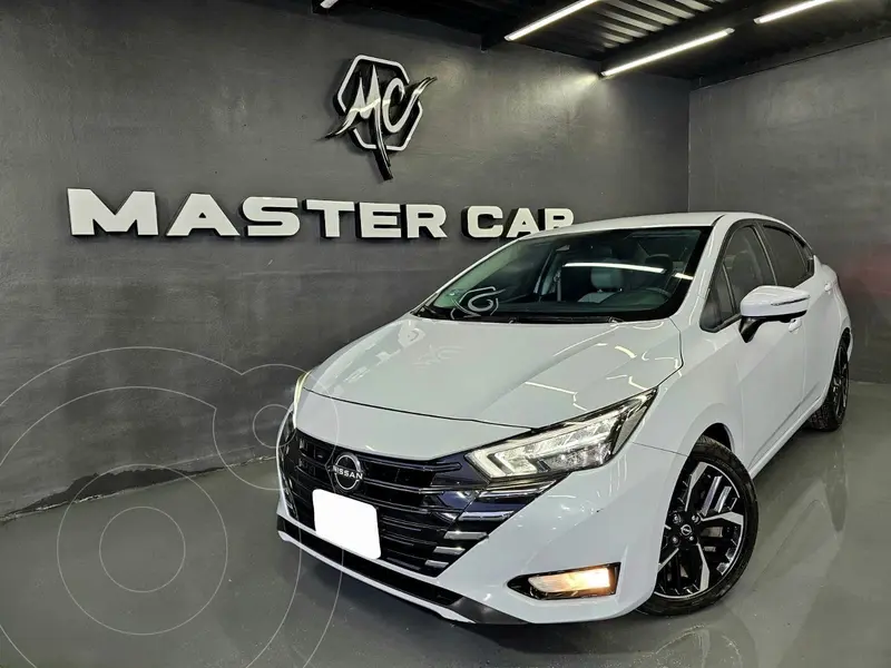 Foto Nissan Versa Exclusive Aut usado (2023) color Gris precio $325,000
