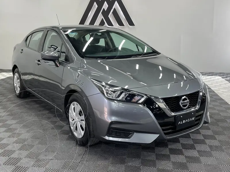 Foto Nissan Versa Sense Aut usado (2021) color Gris precio $236,999