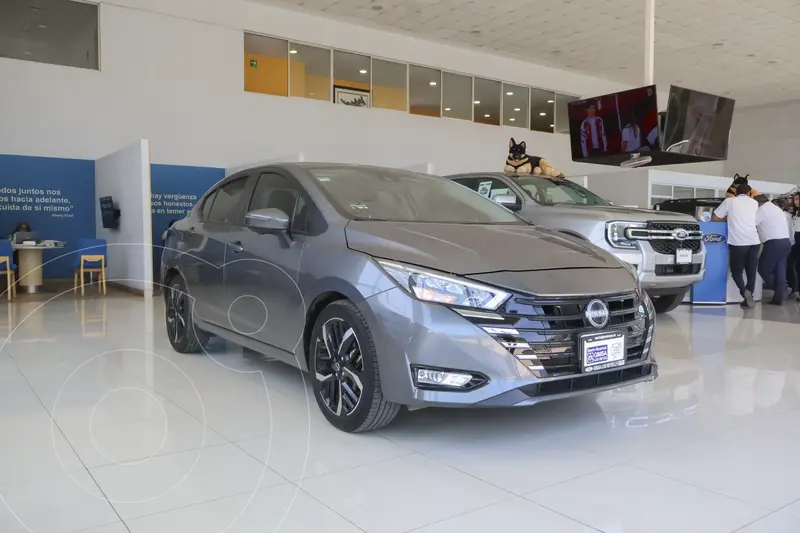 Foto Nissan Versa Exclusive CVT usado (2025) color Gris Oxford precio $360,000