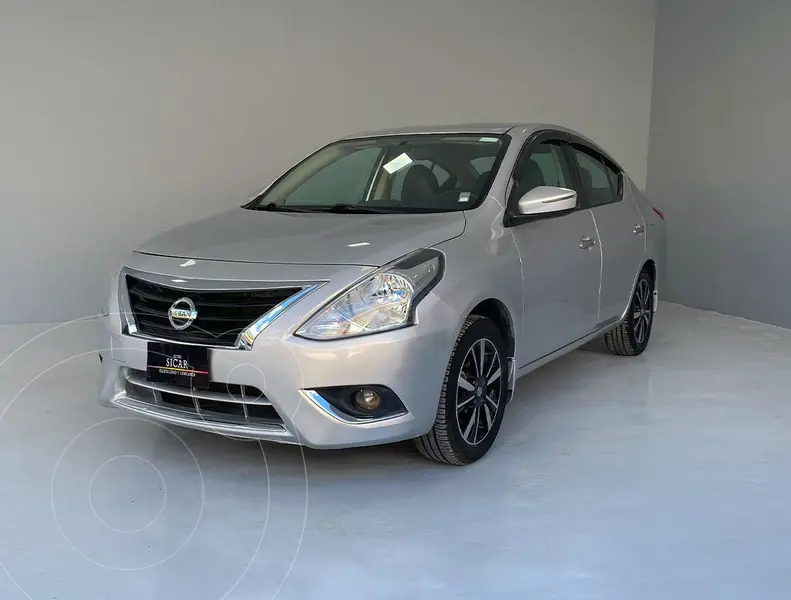 Foto Nissan Versa Exclusive Aut usado (2019) color plateado precio $219,000