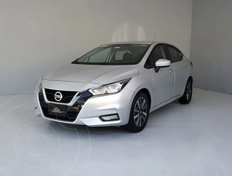 Foto Nissan Versa Advance usado (2022) color plateado precio $279,000