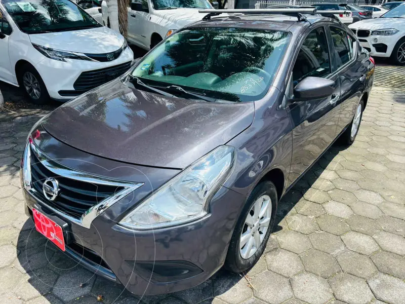Foto Nissan Versa Sense usado (2019) color Gris financiado en mensualidades(enganche $45,419 mensualidades desde $4,034)