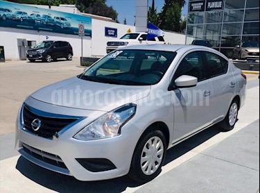 Nissan Versa Sense Aut usado (2018) color Plata precio $165,000