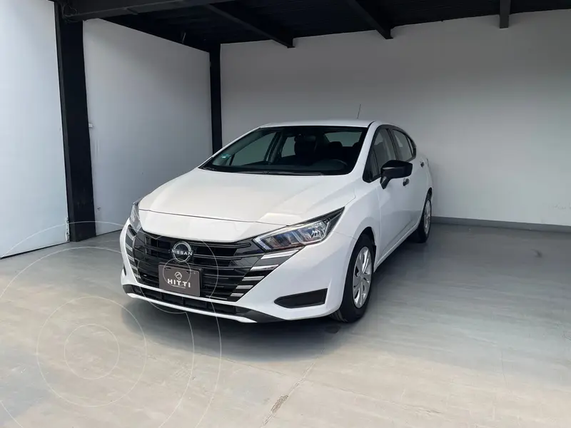 Foto Nissan Versa Sense usado (2023) color Blanco financiado en mensualidades(enganche $57,800)