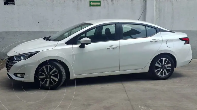 Foto Nissan Versa Advance usado (2023) color Blanco precio $319,000