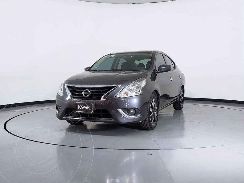 Foto Nissan Versa Advance Aut usado (2019) color Gris precio $243,999