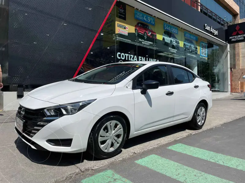 Foto Nissan Versa Sense Aut usado (2024) color Blanco precio $269,000