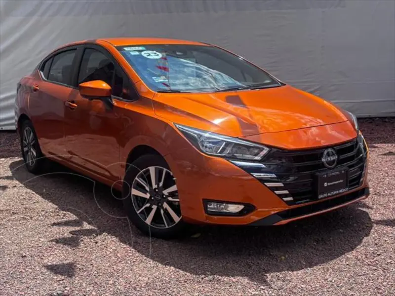 Foto Nissan Versa Advance usado (2023) color Naranja precio $305,000