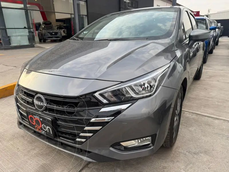 Foto Nissan Versa Advance usado (2024) color Gris precio $340,000