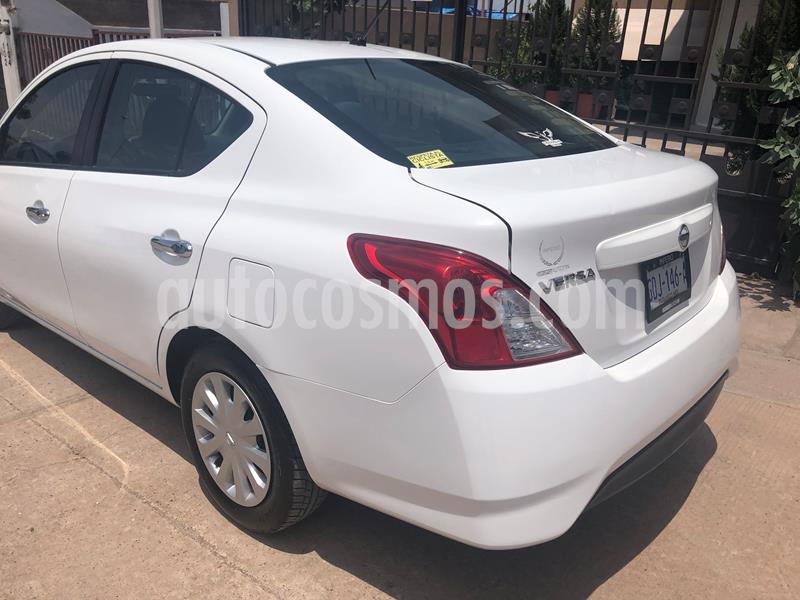 Nissan Versa Sense usado (2017) color Blanco precio $180,000