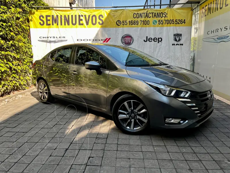 Foto Nissan Versa Advance usado (2023) color Gris precio $318,000