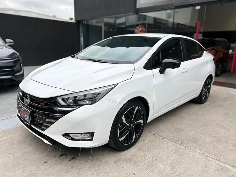 Foto Nissan Versa SR usado (2025) color Blanco precio $350,000