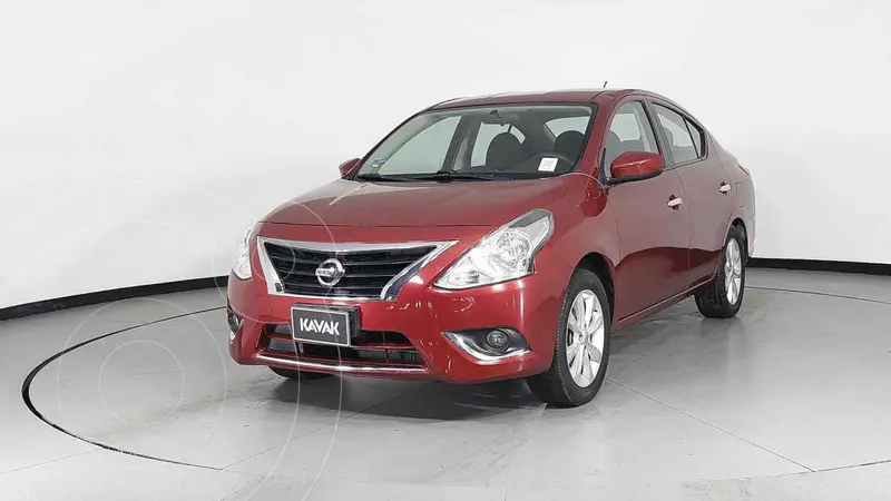 Foto Nissan Versa Advance usado (2017) color Rojo precio $205,999