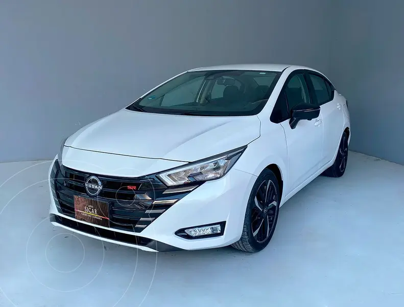 Foto Nissan Versa SR usado (2024) color Blanco precio $319,000