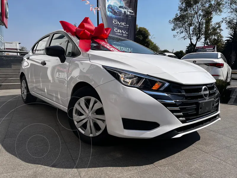 Foto Nissan Versa Sense Aut usado (2024) color Blanco precio $279,800