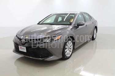Nissan Versa Sense Aut usado (2019) color Gris precio $300,000