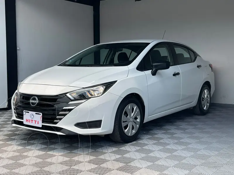 Foto Nissan Versa Sense Aut usado (2024) color Blanco financiado en mensualidades(enganche $57,000 mensualidades desde $6,330)