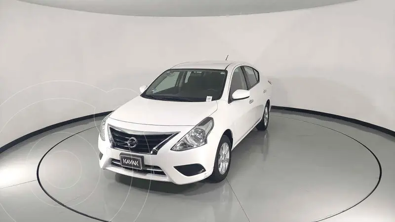 Foto Nissan Versa Sense usado (2019) color Blanco precio $234,999