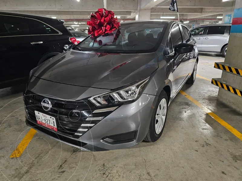 Foto Nissan Versa Sense usado (2024) color Gris precio $284,000