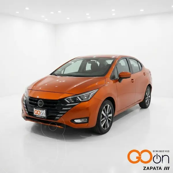 Foto Nissan Versa Advance usado (2024) color NISEBBNARANJA SOLAR precio $299,000