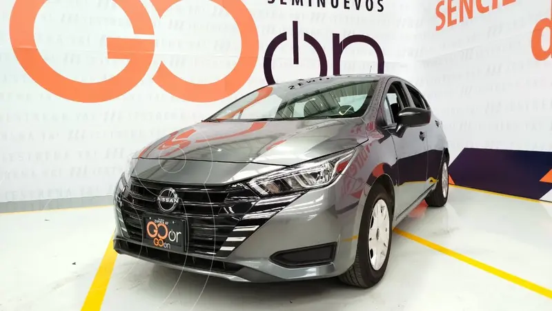 Foto Nissan Versa Sense Aut usado (2024) color Gris Oscuro financiado en mensualidades(enganche $78,752 mensualidades desde $6,022)