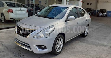 foto Nissan Versa 4p Advance L4/1.6 Aut usado (2018) color Plata precio $156,900