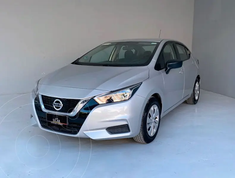 Foto Nissan Versa Sense Aut usado (2022) color plateado precio $249,000