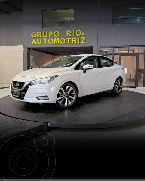 Foto Nissan Versa Exclusive Aut usado (2021) color Blanco financiado en mensualidades(enganche $32,952 mensualidades desde $6,948)