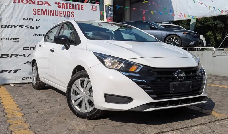 Foto Nissan Versa Sense Aut usado (2023) color Blanco financiado en mensualidades(enganche $103,560 mensualidades desde $4,553)