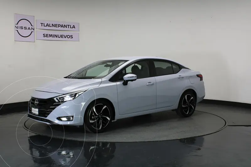 Foto Nissan Versa Exclusive Aut usado (2024) color Gris precio $359,000