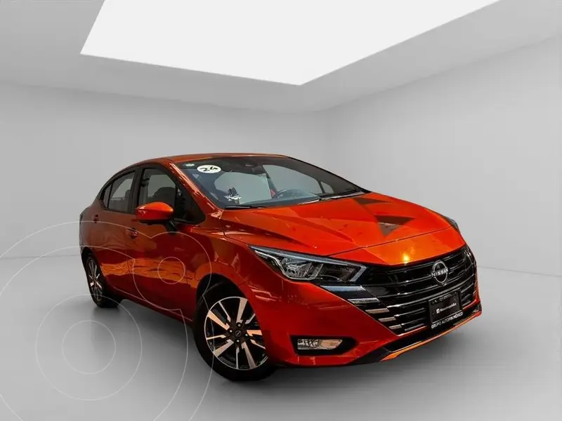 Foto Nissan Versa Advance Aut usado (2024) color Naranja precio $325,900