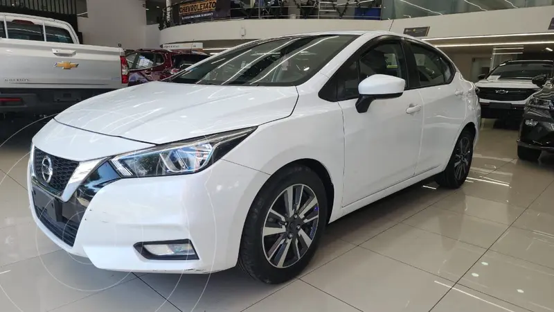 Foto Nissan Versa Advance usado (2022) color Blanco precio $279,499