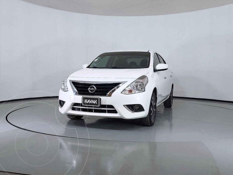 Foto Nissan Versa Advance Aut usado (2019) color Blanco precio $244,999